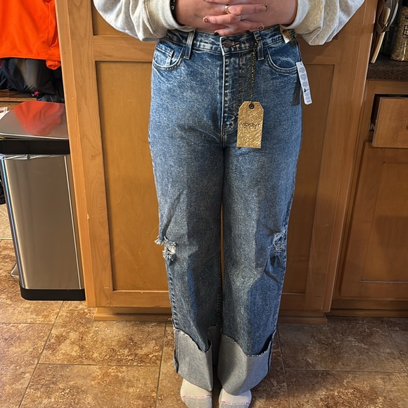 Vibrant cuffed jeans. Size 11, fits closer to size 8. - Picture 4 of 5